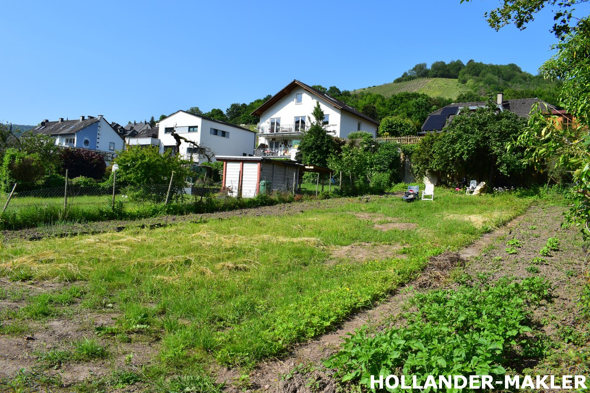Beautiful recreational property directly at the Mosel in Zell